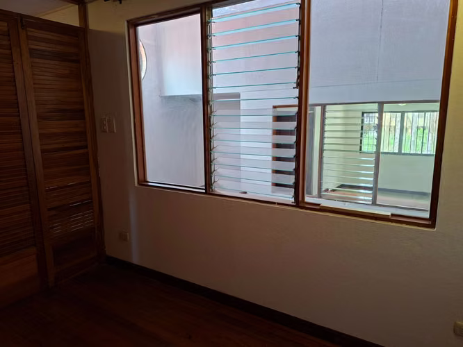 Casa dos plantas 2 habitaciones y un estudio en Curridabat - Imagen 9
