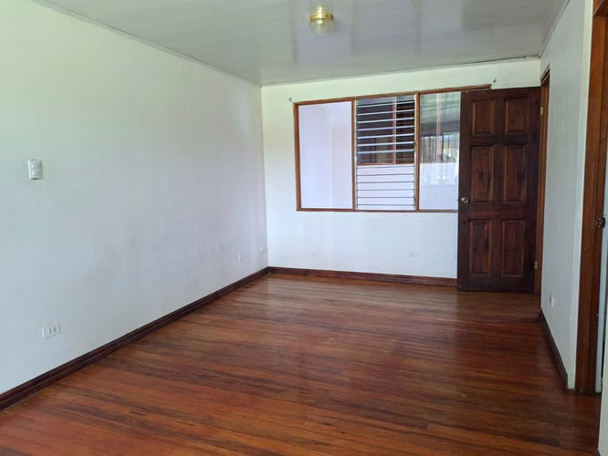 Casa dos plantas 2 habitaciones y un estudio en Curridabat - Imagen 17