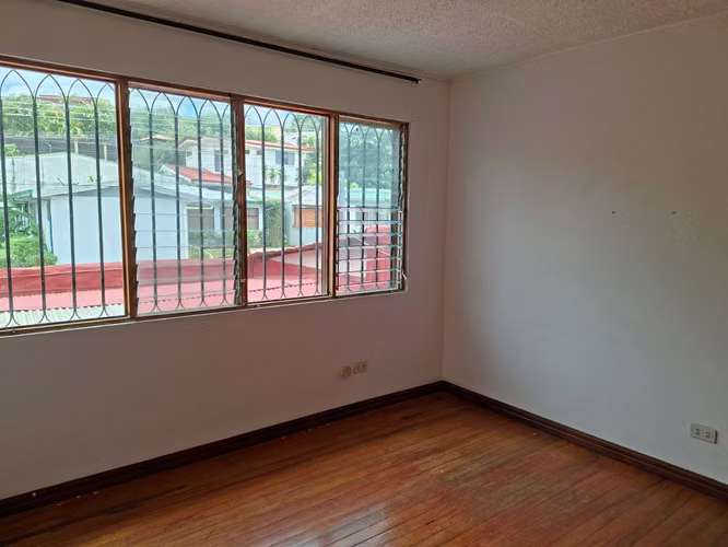 Casa dos plantas 2 habitaciones y un estudio en Curridabat - Imagen 14