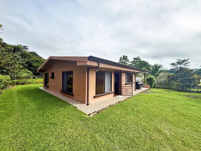 Hermosa casa con Lindo Jardín a 25 minutos de La Fortuna - Imagen 4