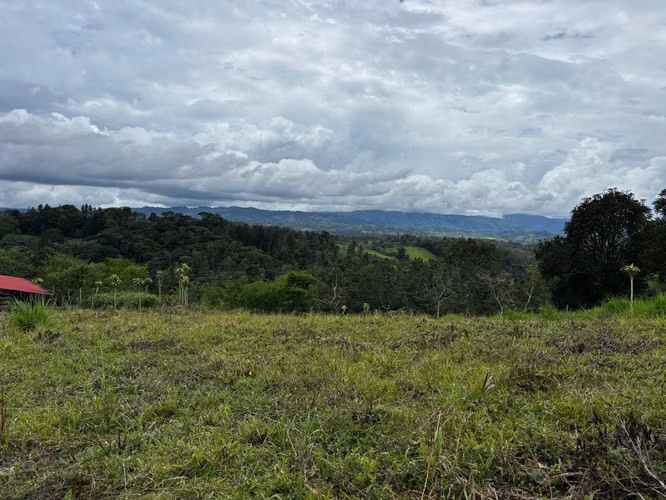 Propiedad a la venta en San Vito de Coto Brus - Property for sale in San Vito de Coto Brus
