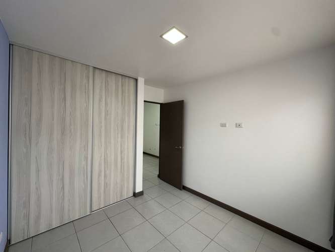 Santo Domingo de Heredia | 200 m² | 3 Niveles | Terraza y Jardín - Imagen 13