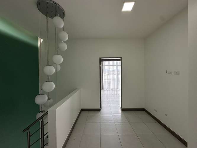 Santo Domingo de Heredia | 200 m² | 3 Niveles | Terraza y Jardín - Imagen 14