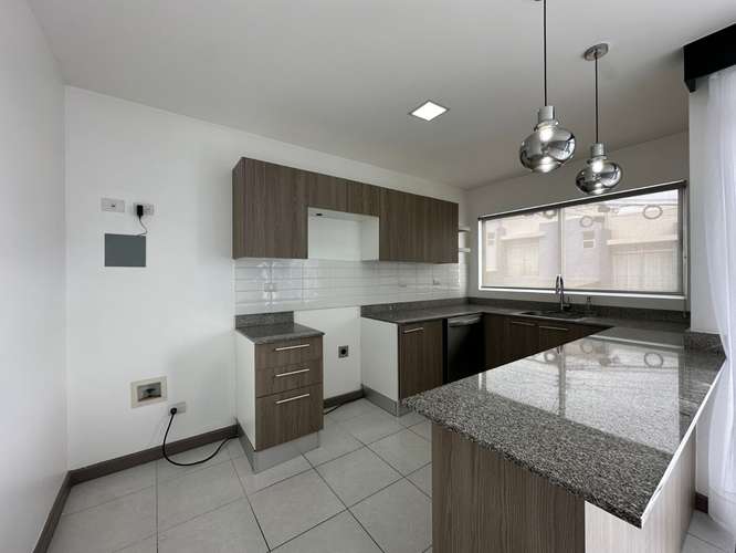 Santo Domingo de Heredia | 200 m² | 3 Niveles | Terraza y Jardín - Imagen 7