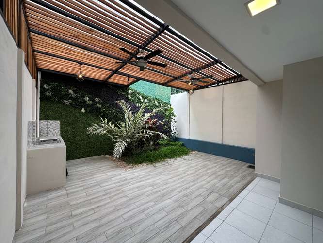 Santo Domingo de Heredia | 200 m² | 3 Niveles | Terraza y Jardín - Imagen 11
