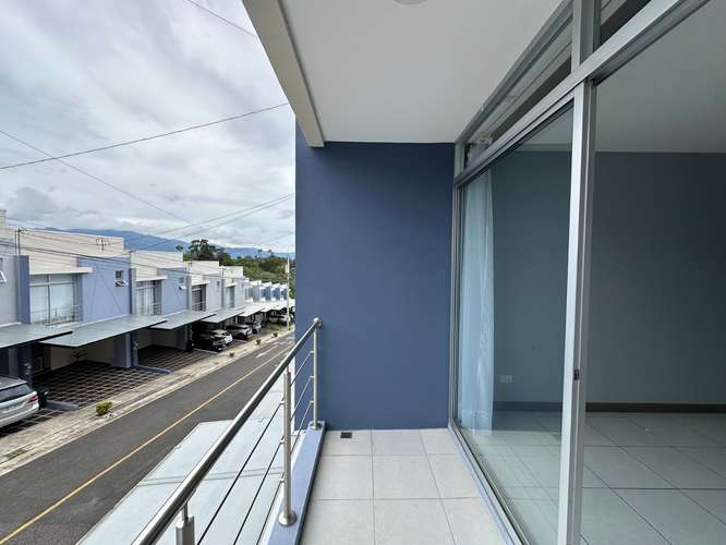 Santo Domingo de Heredia | 200 m² | 3 Niveles | Terraza y Jardín - Imagen 5