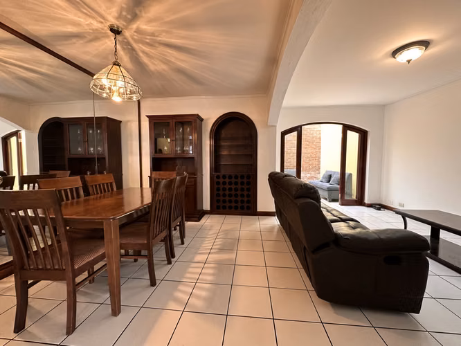SE VENDE CASA EN CONDOMINIO ROHRMOSER  - Imagen 2