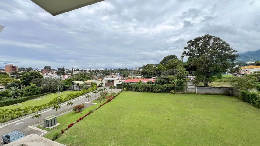 Venta de PENTHOUSE con amplio Balcón en San Rafael de Escazú. 27-698