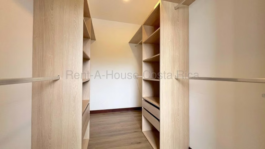 Venta de PENTHOUSE con amplio Balcón en San Rafael de Escazú. 27-698 - Imagen 10