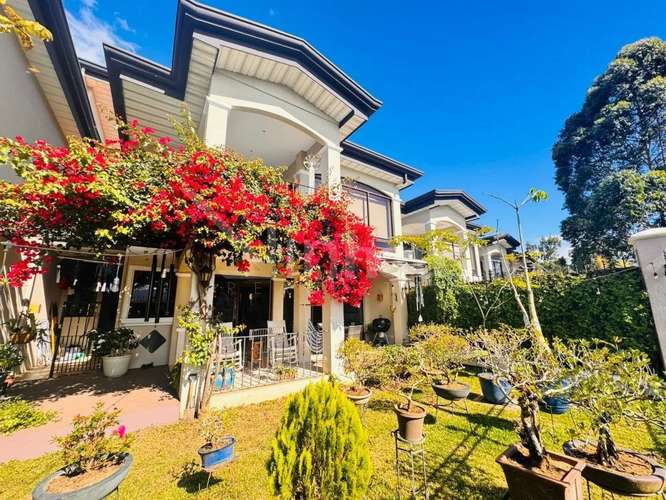 Espectacular casa de 3 plantas en Condominio Colinas de Montealegre - Imagen 1