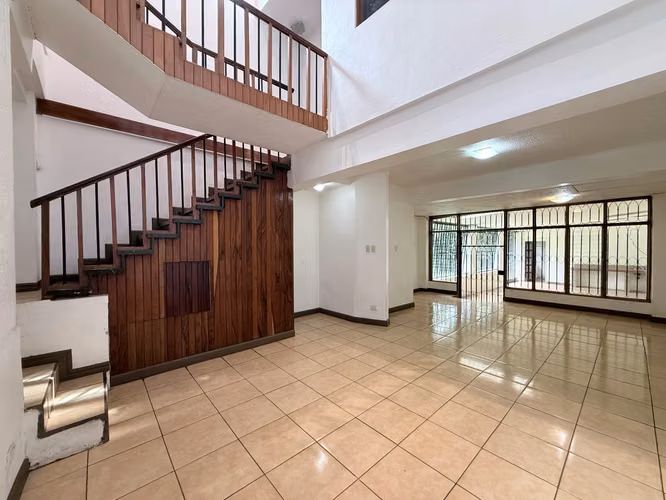 Guayabos Curridabat | Espaciosa Casa con Jardín | Residencial Privado - Imagen 6