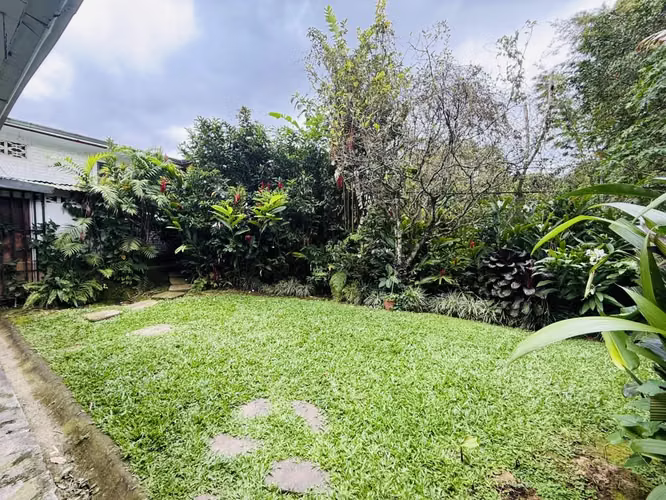 Guayabos Curridabat | Espaciosa Casa con Jardín | Residencial Privado - Imagen 20