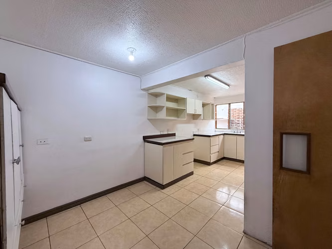 Guayabos Curridabat | Espaciosa Casa con Jardín | Residencial Privado - Imagen 8