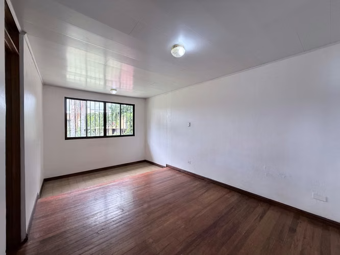 Guayabos Curridabat | Espaciosa Casa con Jardín | Residencial Privado - Imagen 13