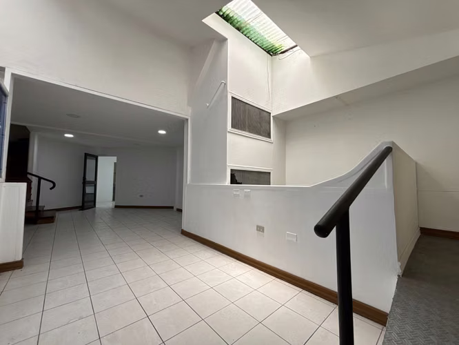 ALQUILER OFICINAS O LOCAL COMERCIAL DE 800 M² | BARRIO ESCALANTE, SAN JOSÉ - Imagen 9