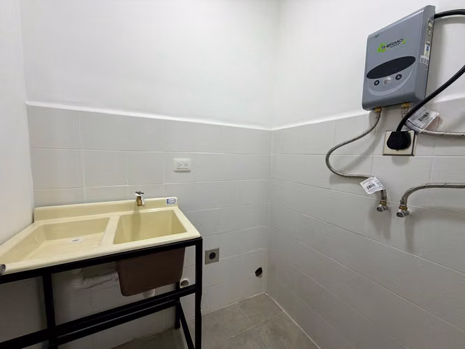 Se alquila Apartamento nuevo con servicios en San Antonio de Escazú. - Imagen 12