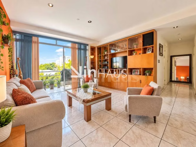 Venta de apartamento con linda vista en Uruca