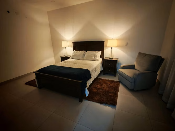 Casa de Lujo AMUEBLADA en Alquiler – Condominio Santa Ana Boulevard, Pozos, Santa Ana