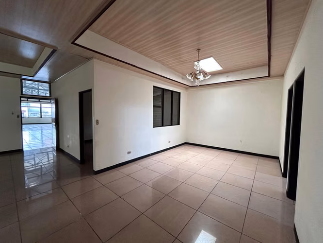 Alquiler de Bodega Con Uso Comercial e Industrial en Belén - Imagen 10