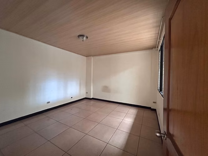 Alquiler de Bodega Con Uso Comercial e Industrial en Belén - Imagen 14