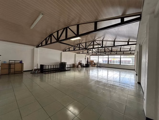 Alquiler de Bodega Con Uso Comercial e Industrial en Belén - Imagen 6