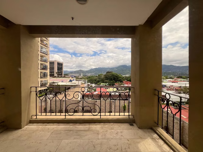 Ubicado en zona privilegiada de Sabana Sur.  Apartamento  de 2 habitaciones y 2 baños completos, 2 parqueos  - Imagen 12