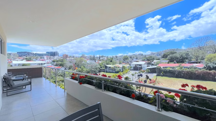 Penthouse en Escazú, 208 m² habitables, amplio balcón y vista