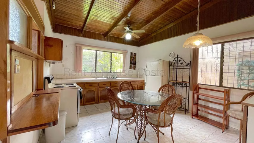 Venta de Casa Esquinera de una Planta en San Rafael de Escazú. RAH 27-632 - Imagen 4