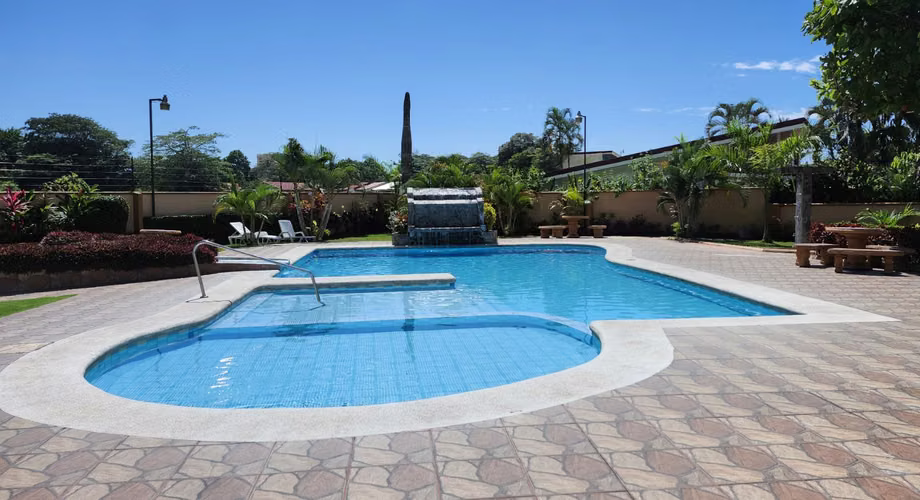 4BR/2BA House in Jacó – 3 Blocks to Beach & 2 Blocks to the Downtown NIGHTLIFE! - Imagen 2