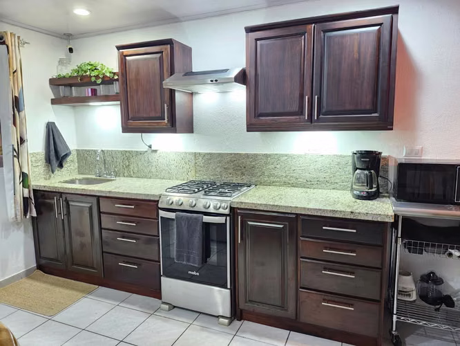 4BR/2BA House in Jacó – 3 Blocks to Beach & 2 Blocks to the Downtown NIGHTLIFE! - Imagen 7