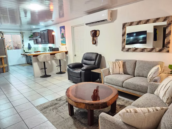 4BR/2BA House in Jacó – 3 Blocks to Beach & 2 Blocks to the Downtown NIGHTLIFE! - Imagen 3