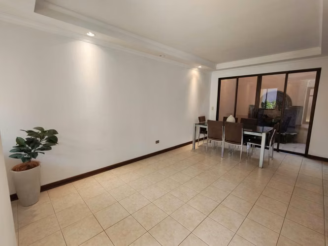 Se alquila apartamento en San Rafael de Escazú. Disponible 1ERO OCTUBRE.