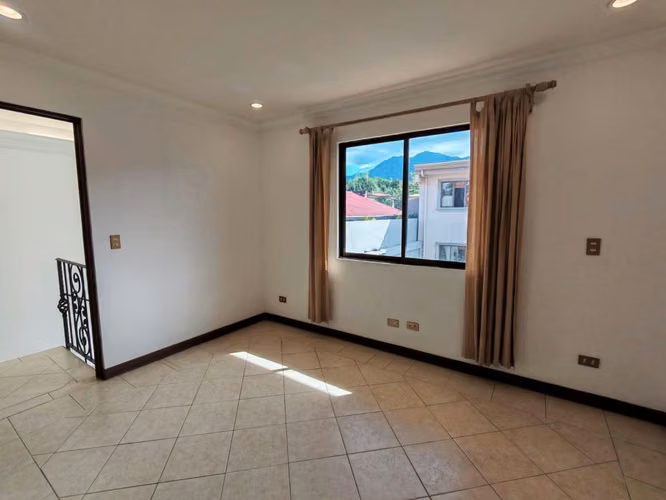 Se alquila apartamento en San Rafael de Escazú. Disponible 1ERO OCTUBRE. - Imagen 18