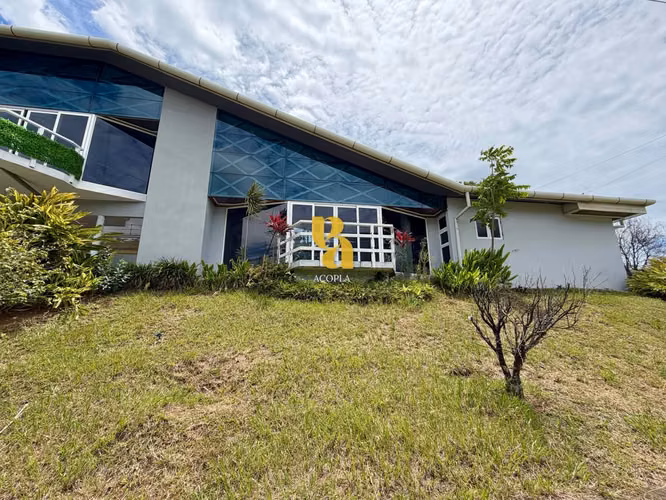 Alquiler de casa tropical contemporánea de 1 nivel enLa Guácima, Alajuela 