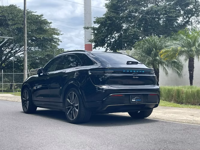 PORSCHE MACAN TURBO ELECTRIC - Imagen 18
