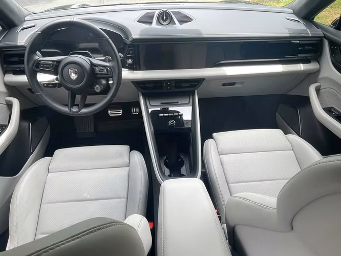 PORSCHE MACAN TURBO ELECTRIC - Imagen 11