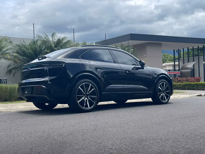 PORSCHE MACAN TURBO ELECTRIC - Imagen 3