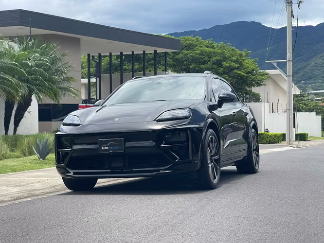 PORSCHE MACAN TURBO ELECTRIC - Imagen 12