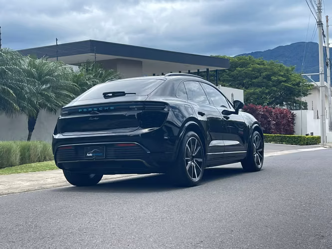 PORSCHE MACAN TURBO ELECTRIC - Imagen 6