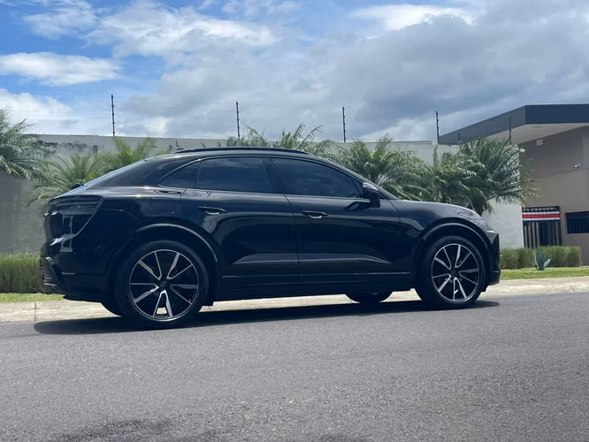PORSCHE MACAN TURBO ELECTRIC - Imagen 2