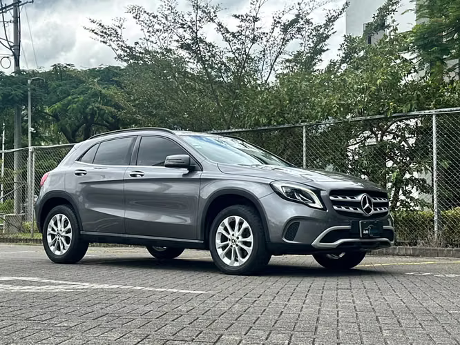 MERCEDES BENZ GLA180 - Imagen 6
