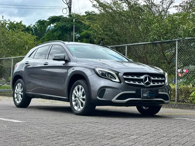 MERCEDES BENZ GLA180