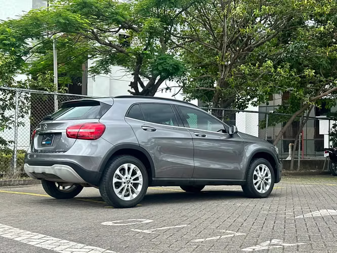 MERCEDES BENZ GLA180 - Imagen 5