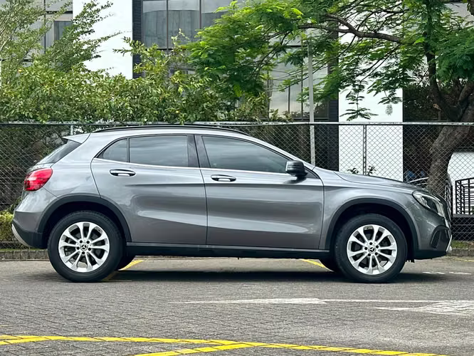MERCEDES BENZ GLA180 - Imagen 9