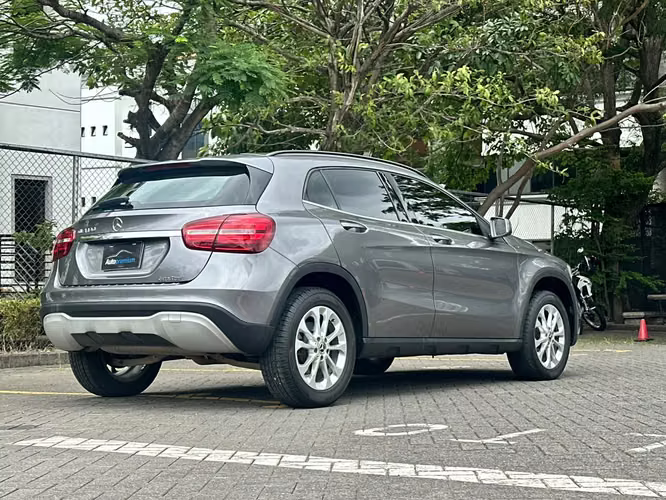MERCEDES BENZ GLA180 - Imagen 10