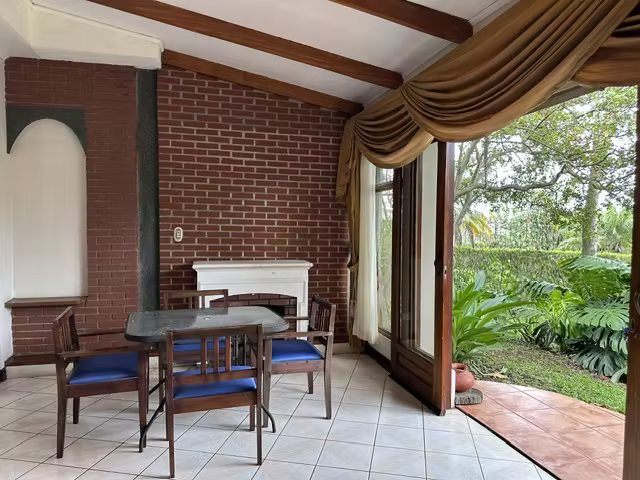En VENTA casa de dos niveles en San Pablo de Heredia. - Imagen 10