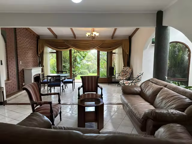 En VENTA casa de dos niveles en San Pablo de Heredia. - Imagen 9