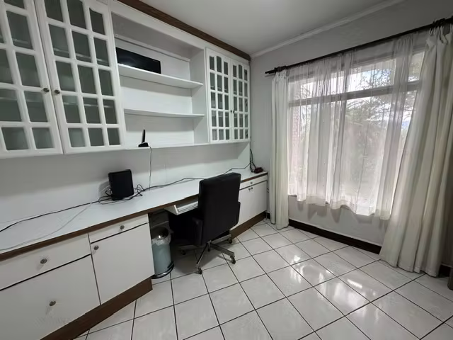 En VENTA casa de dos niveles en San Pablo de Heredia. - Imagen 18