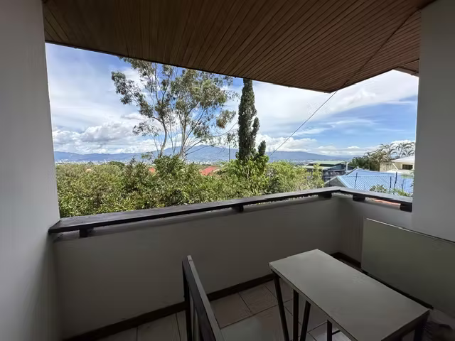 En VENTA casa de dos niveles en San Pablo de Heredia. - Imagen 20