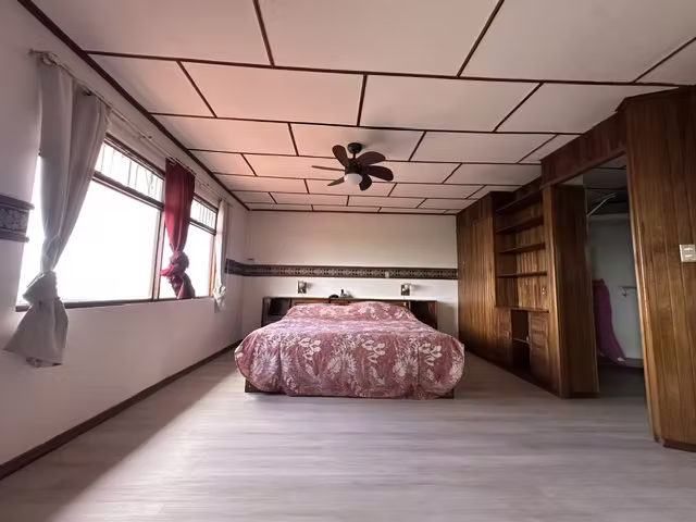 En VENTA casa de dos niveles en San Pablo de Heredia. - Imagen 13